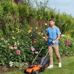 Black & Decker BLACK+DECKER BCMW3318N-XJ Grasmaaier - 18V - 33cm - Excl. Accu & Lader 28 Black & Decker BLACK+DECKER BCMW3318N-XJ Grasmaaier - 18V - 33cm - Excl. Accu & Lader -Aanbiedingen Bloeiruimte Winkel 1200x1200 635