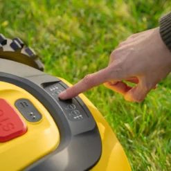 Powerplus POWXG6305 Robotmaaier - 18V - Voor Gazons Tot Ca. 500m² - Maaibreedte 180mm - Incl. Laadstation En Accessoires -Aanbiedingen Bloeiruimte Winkel 1200x1200 642