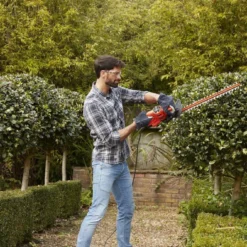 Black & Decker BLACK+DECKER BEHT251-QS Heggenschaar - 450W - 50cm - Gesnoerd -Aanbiedingen Bloeiruimte Winkel 1200x668