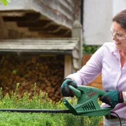 Bosch EasyHedgecut 45 Heggenschaar - Op Snoer - 420 W -Aanbiedingen Bloeiruimte Winkel 1200x675 7