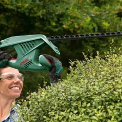 Bosch EasyHedgecut 45 Heggenschaar - Op Snoer - 420 W -Aanbiedingen Bloeiruimte Winkel 1200x675 8