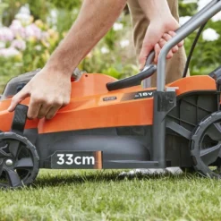 Black & Decker BLACK+DECKER BCMW3318N-XJ Grasmaaier - 18V - 33cm - Excl. Accu & Lader 19 Black & Decker BLACK+DECKER BCMW3318N-XJ Grasmaaier - 18V - 33cm - Excl. Accu & Lader -Aanbiedingen Bloeiruimte Winkel 1200x689 1