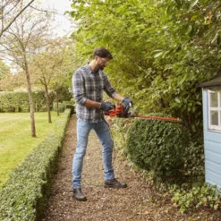 Black & Decker BLACK+DECKER BEHTS451-QS Heggenschaar - 550W - 60cm - Gesnoerd -Aanbiedingen Bloeiruimte Winkel 1200x716 1