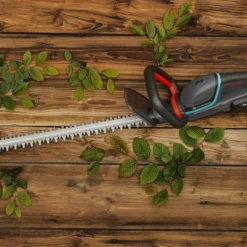 GARDENA - ComfortCut 50/18V-P4A Ready-To-Use Set - Heggenschaar -Aanbiedingen Bloeiruimte Winkel 1200x789
