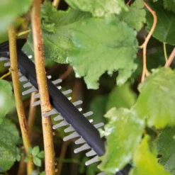 Bosch UniversalHedgeCut 18-50 Heggenschaar - Met 18 V Accu En Lader -Aanbiedingen Bloeiruimte Winkel 1200x800 139