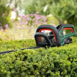 Bosch UniversalHedgeCut 18-50 Heggenschaar - Met 18 V Accu En Lader -Aanbiedingen Bloeiruimte Winkel 1200x800 140