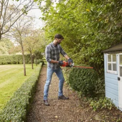 Black & Decker BLACK+DECKER BEHT251-QS Heggenschaar - 450W - 50cm - Gesnoerd -Aanbiedingen Bloeiruimte Winkel 1200x844 1