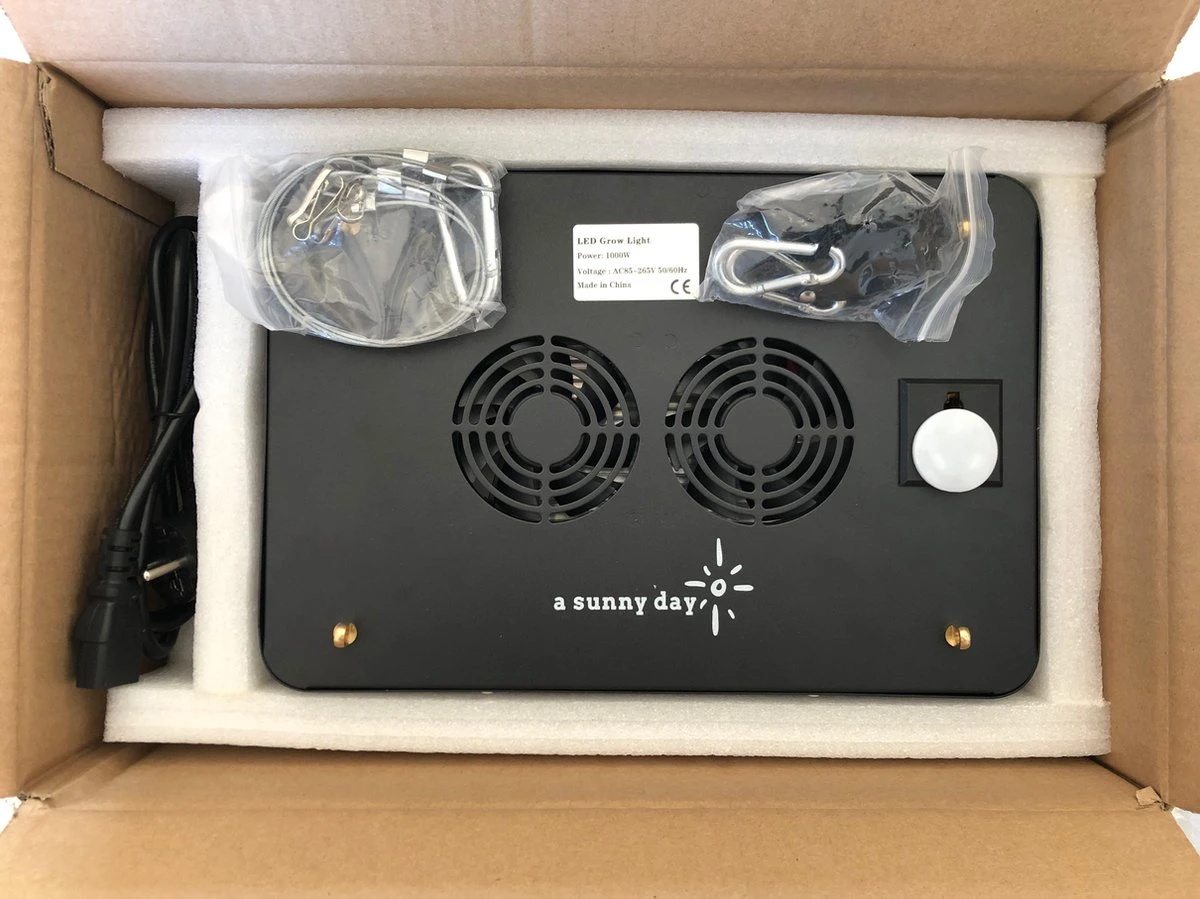 A Sunny Day 1000 Watt LED Groeilamp - Kweeklamp - Groei En Bloei - Grow Light - Full Spectrum - 1000 Watt - 100 Dual Chip LEDs 13 A Sunny Day 1000 Watt LED Groeilamp - Kweeklamp - Groei En Bloei - Grow Light - Full Spectrum - 1000 Watt - 100 Dual Chip LEDs - Afbeelding 13