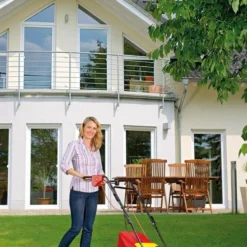 WOLF-Garten Elektrische Verticuteermachine VA 303 E - Werkbreedte 30 Cm - Opvangzak 35 L - 1300 W Motor - Moshark - Verticuteren - Opvangen -Aanbiedingen Bloeiruimte Winkel 801x1200 4